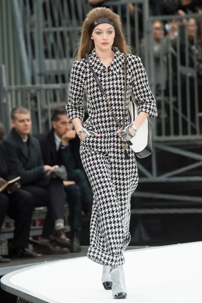 Look 24
